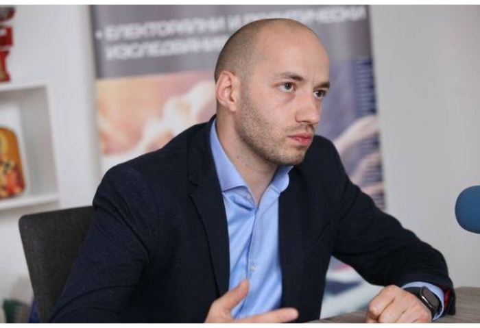 Димитър Ганев: Христо Иванов е опитен и разумен политик. Той не иска Черният Петър да остане в него